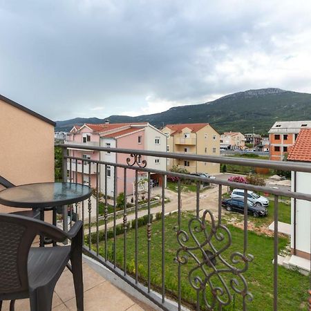 Villa Apartments Kordic Каштела Экстерьер фото
