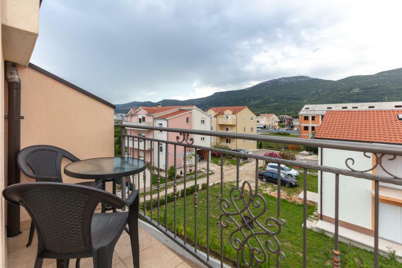 Villa Apartments Kordic Каштела Экстерьер фото