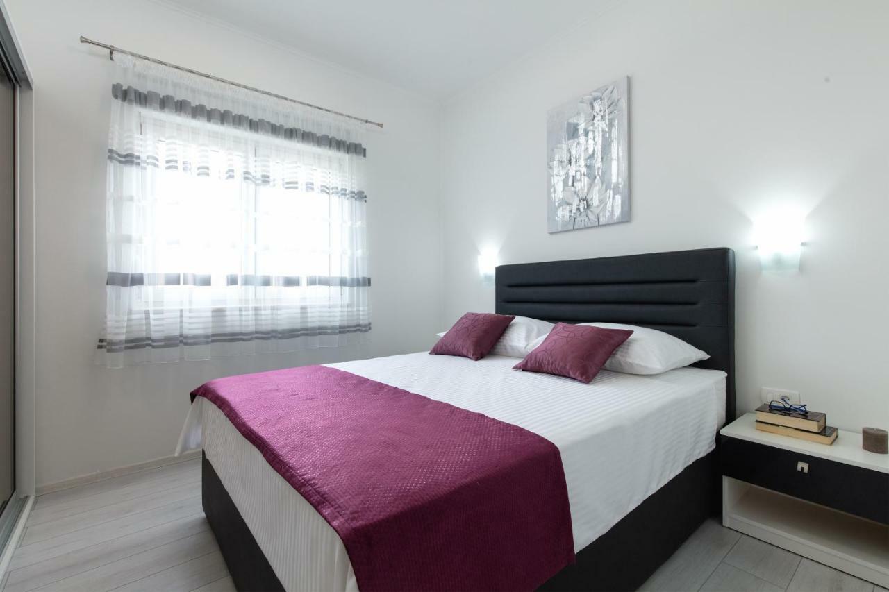 Villa Apartments Kordic Каштела Экстерьер фото