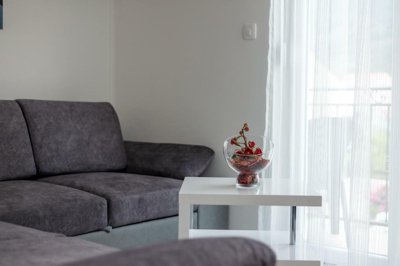 Villa Apartments Kordic Каштела Экстерьер фото
