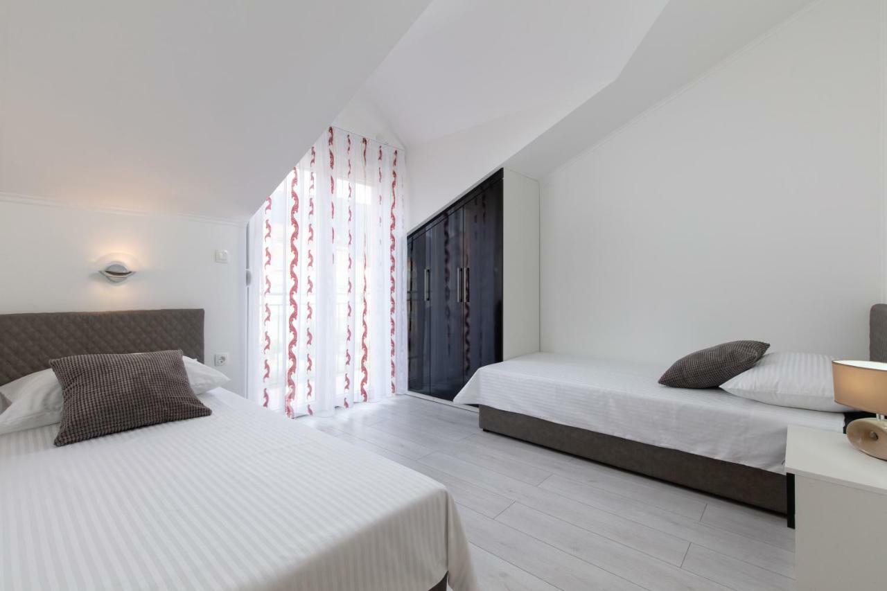 Villa Apartments Kordic Каштела Экстерьер фото