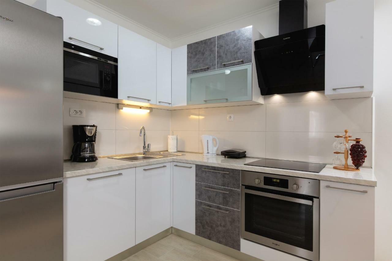Villa Apartments Kordic Каштела Экстерьер фото
