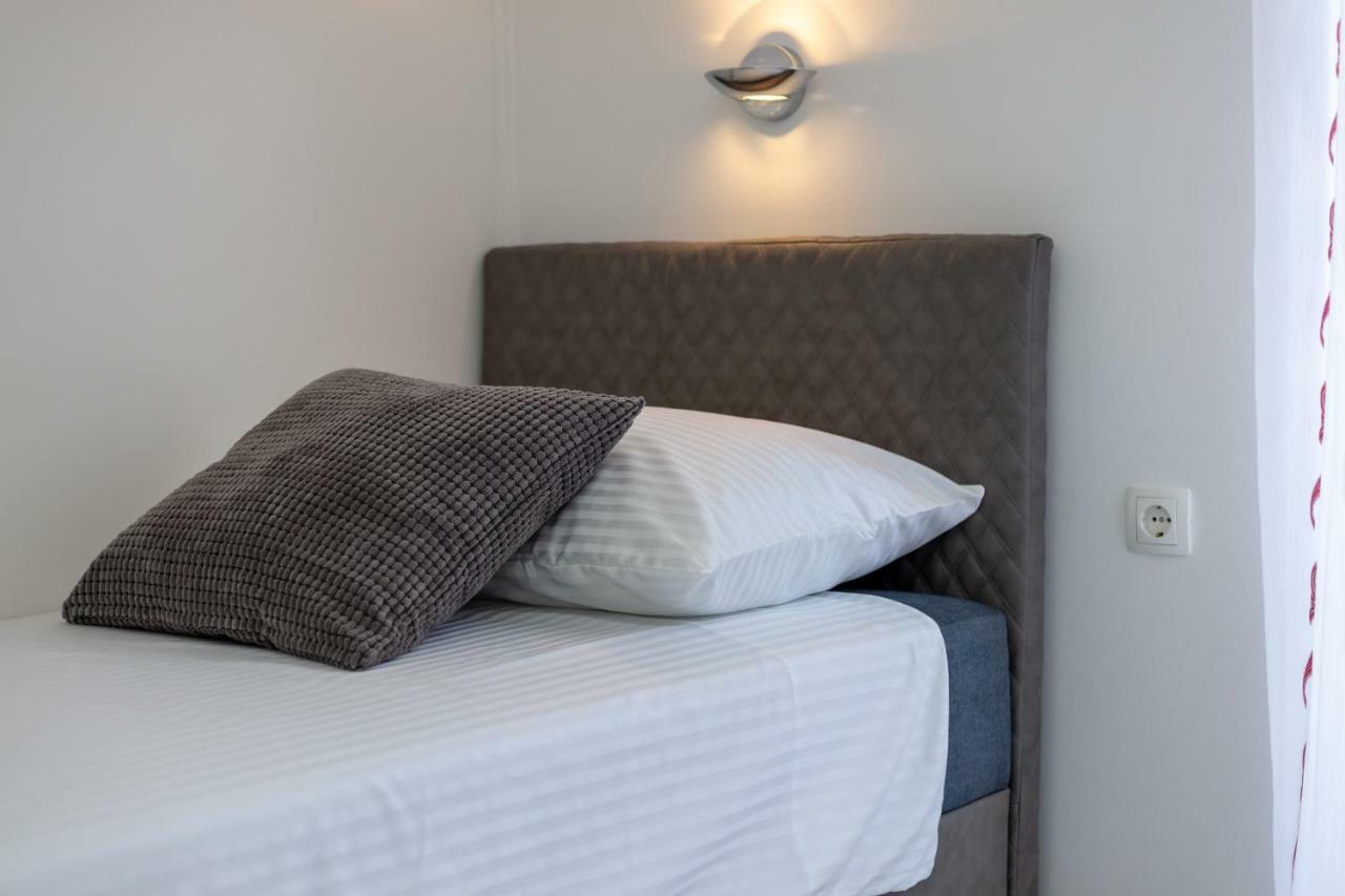 Villa Apartments Kordic Каштела Экстерьер фото