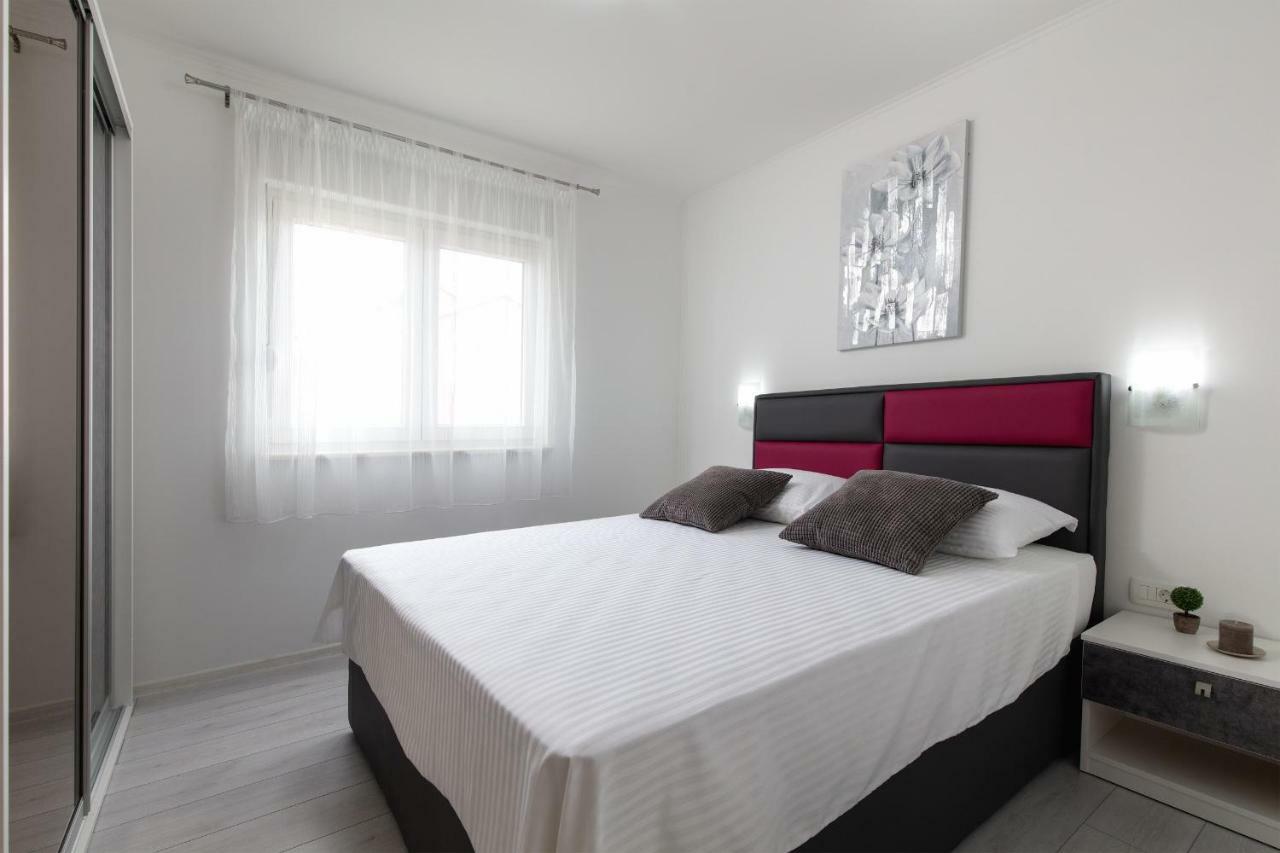 Villa Apartments Kordic Каштела Экстерьер фото